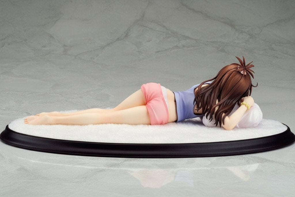 Figurine of a person lying down on a gray background